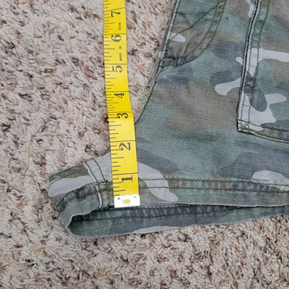 FREE PEOPLE HIGH RISE CAMO SHORTS, SIZE S - Picture 8 of 8